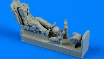 1/48 Fighter Pilot with ej. seat for MiG-21 PFM/MF