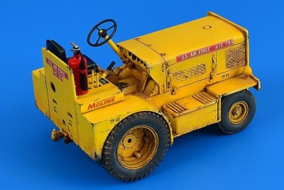 1/32 Minneapolis-Moline MT-40 Tow Tractor (USAF, U