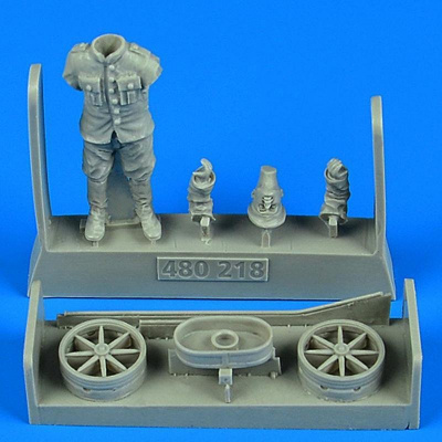 1/48 German or Autro-Hungarian WWI aircraft mechanic with cart for x kit