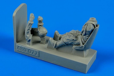 1/48 German WWII Luftwaffe Pilot with seat for Bf