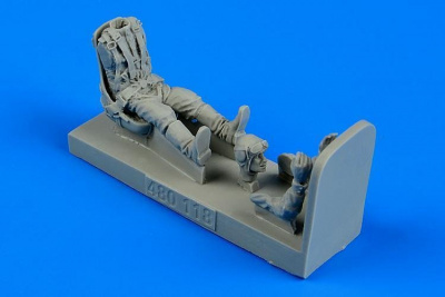 1/48 Russian Fighter Pilot WWII with seat for La-5