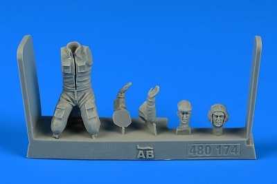 1/48 Soviet Aircraft Mechanic - the period of the