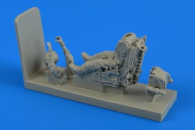 1/48 Soviet Pilot with ejection seat for Su-22/Su-