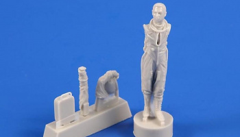 1/48 US pilot with full pressure suit (for SR-71, U-2 and other planes)