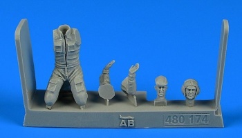 1/48 Soviet Aircraft Mechanic - the period of the