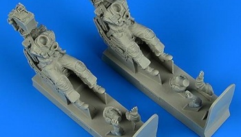 1/32 US Navy Pilot & Operator with ej. seats for F