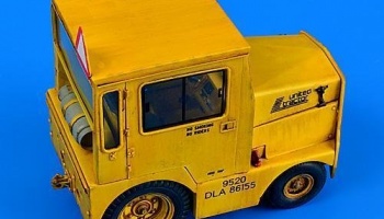 1/32 UNITED TRACTOR GC-340-4 A9 Cab-LPG