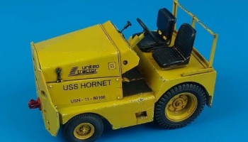 1/32 UNITED TRACTOR GC-340/SM340 tow tractor US NA