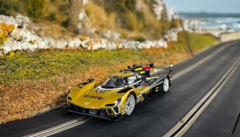 Autíčko GT SCALEXTRIC C4586 - Cadillac V-Series.R - Cadillac Racing No.01 - 12 Hours of Sebring 2024 (1:32)