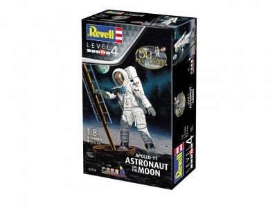 Gift-Set 03702 - Apollo 11 Astronaut on the Moon (50 Years Moon Landing) (1:8) - Revell