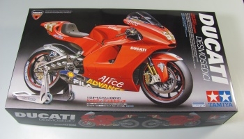 Ducati Desmosedici - Tamiya