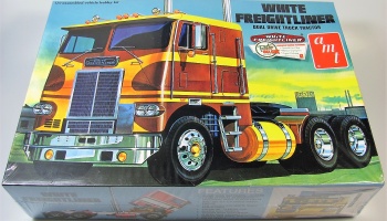 White Freightliner Dual Drive  - AMT