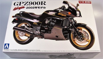 Kawasaki GPZ900R - Aoshima