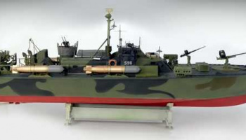 Model Kit loď PRM edice 5602 - ELCO 80' TORPEDO BOAT PT - 596 (1:35) - Italeri