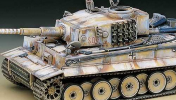 TIGER-I WWII TANK "EARLY-EXTERIOR MODEL" (1:35) - Academy