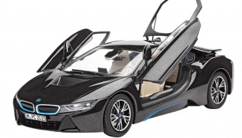 BMW i8 (1:24) Plastic Model Kit 07008 - Revell