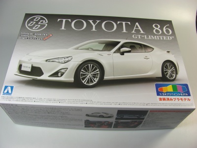 Toyota 86 White Pearl PRE PAINTED MODEL KIT 1/24 - Aoshima