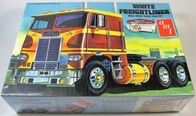 White Freightliner Dual Drive  - AMT